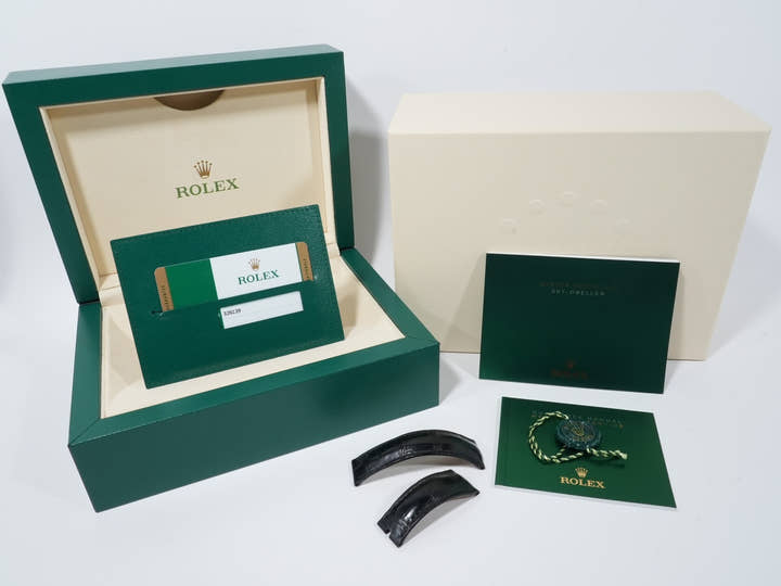 ロレックス スカイドゥエラー Ref.326139 ホワイトゴールド ブラック文字盤 革ベルト 美中古 x2xb7ynq