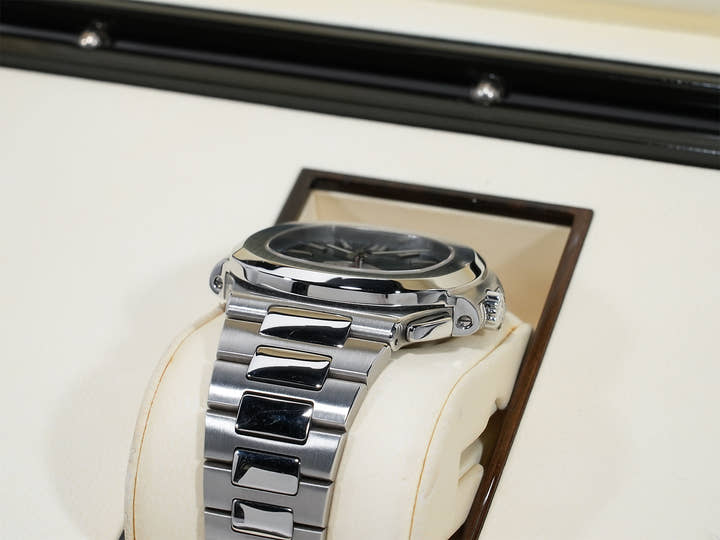 パテックフィリップ ノーチラス クロノグラフ Ref.5980/1A-001 ステンレススチール ブルー文字盤 中古 sx9eefdj