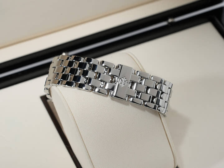 パテックフィリップ アニュアルカレンダー クロノグラフ TIFFANY&CO. Ref.5960/1A-001 ステンレススチール シルバー文字盤 美品 a9ee7ywt