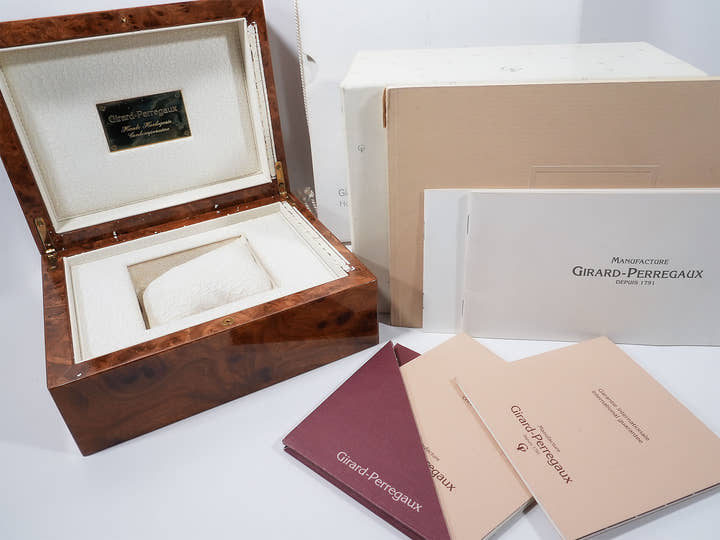 ジラールペルゴ クロノグラフ ラトラパンテ Ref.90100 18Kイエローゴールド シルバー文字盤 中古 7mvmj58y