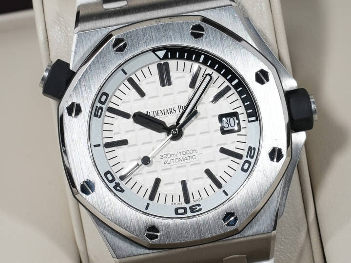 オーデマピゲ ロイヤルオーク オフショア ダイバー Ref.15710ST.OO.A002CA.02 ステンレススチール シルバー(メガタペストリー)文字盤 中古 rgkia2ei