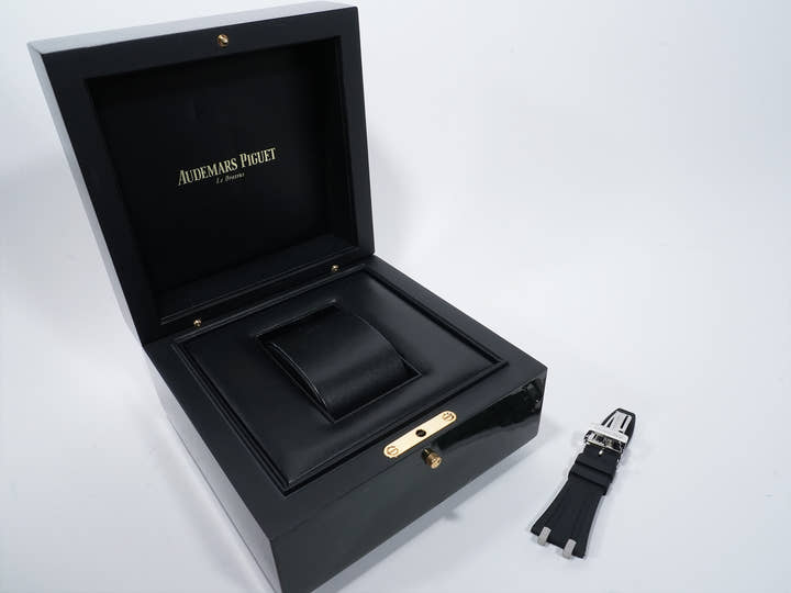 オーデマピゲ ロイヤルオーク クロノグラフ Ref.26320ST.OO.1220ST.02 ステンレススチール シルバー文字盤 中古 4axi2eo7