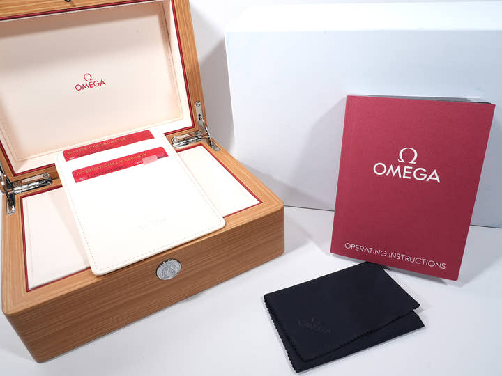 Omega Speedmaster Dark Side of the Moon Chronograph 44.25mm Ref. 310.92.44.51.01.001 Black Ceramic Black Dial Unused o85wu3nf