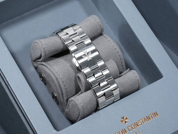 ヴァシュロンコンスタンタン オーヴァーシーズ オートマティック Ref.4520V/210A-B128 ステンレススチール ブルー文字盤 未使用 j39xz4dm