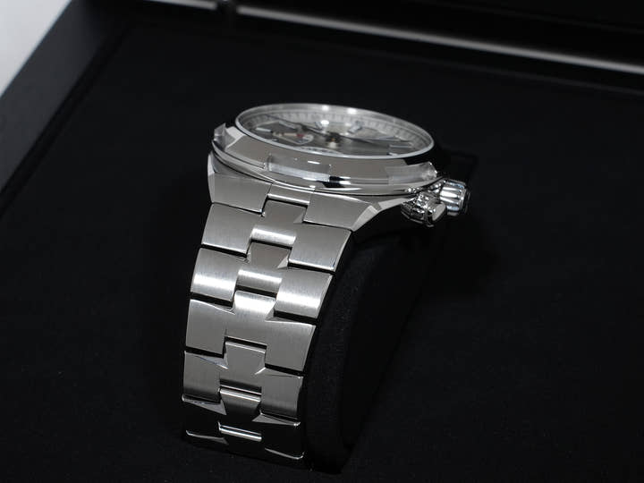 ヴァシュロンコンスタンタン オーヴァーシーズ デュアルタイム Ref.7900V/110A-B333 ステンレススチール シルバー文字盤 極美品 mamsi2bt