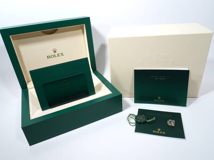 Rolex Day-Date 36 Ref. 128235 Everose Gold Blue-Green Dial Excellent Condition gyqhq4a7