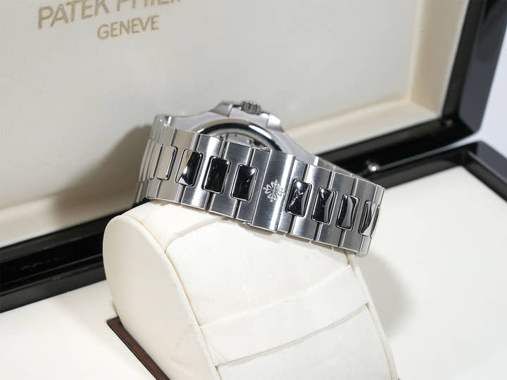 パテックフィリップ ノーチラス プチコンプリケーション TIFFANY&CO. Ref.5712/1A-001 ステンレススチール ブルー文字盤 中古 ypbg8vpd