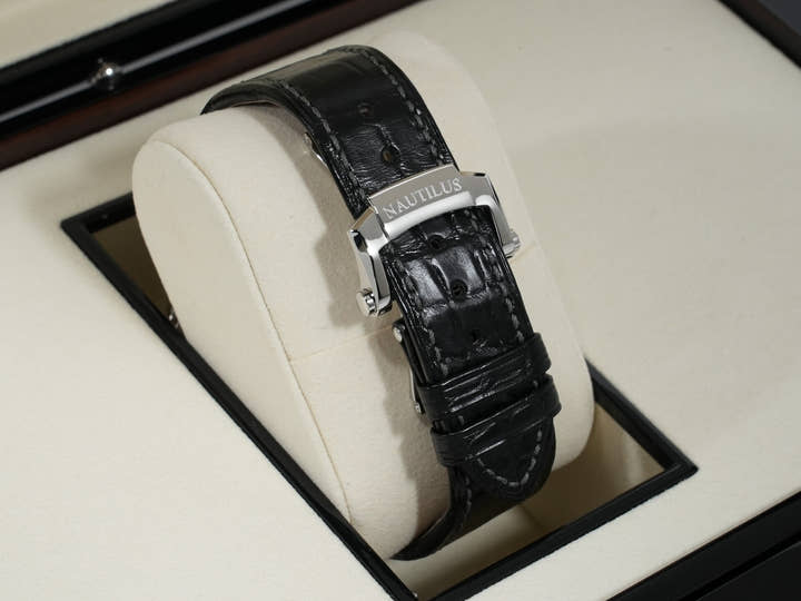 パテックフィリップ ノーチラス アニュアルカレンダー ムーンフェイズ Ref.5726A-001 ステンレススチール ブラック文字盤 未使用 4bedytk2