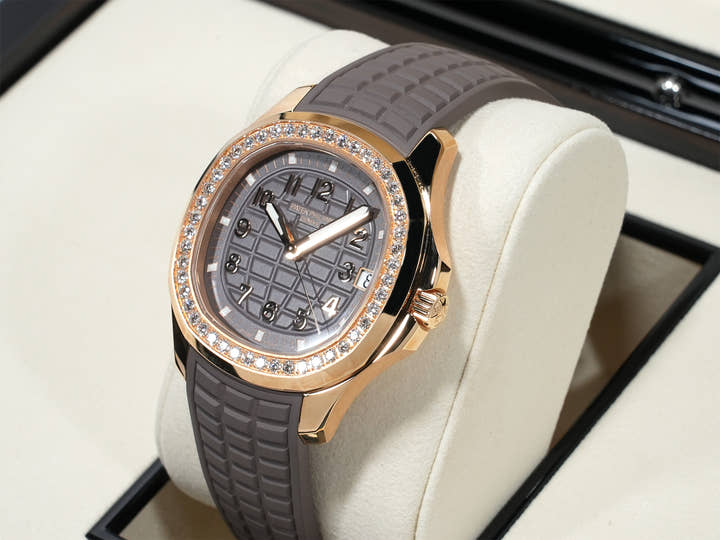 パテックフィリップ アクアノート ルーチェ Ref.5268/200R-010 ローズゴールド トープ文字盤 未使用 3a6d97z8