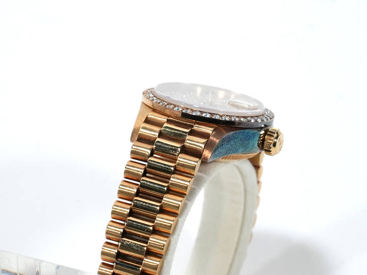 Pre-owned Rolex Datejust Ref. 69138 Yellow Gold with 11 Pave Diamonds and Sapphire Dial (r5c3vggt)