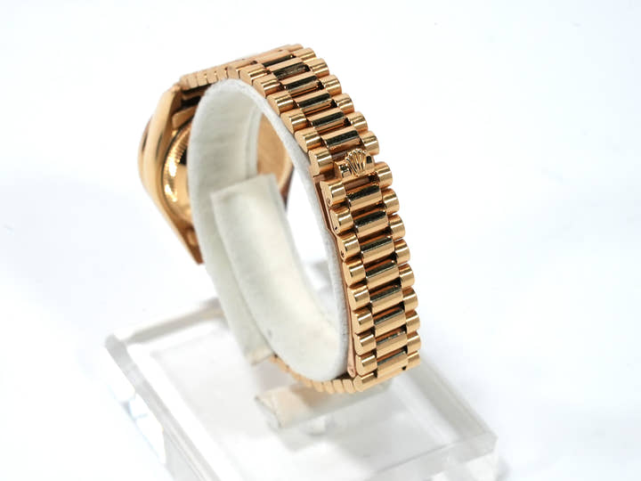 Pre-owned Rolex Datejust Ref. 69138 Yellow Gold with 11 Pave Diamonds and Sapphire Dial (r5c3vggt)