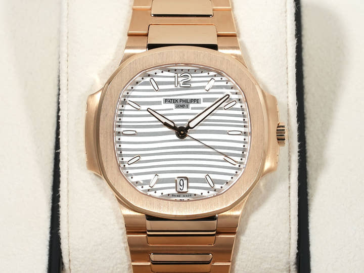 Patek Philippe Nautilus Ref. 7118/1R-001 Rose Gold with Silver Opaline Dial, Excellent Condition ijwu2fa3