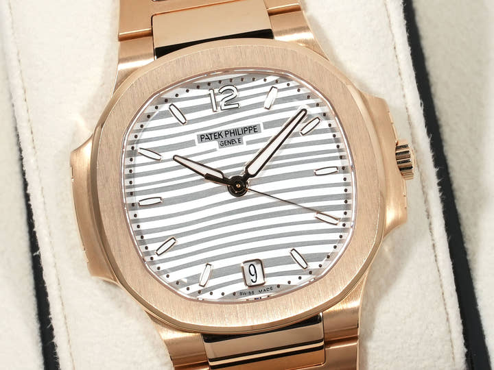 Patek Philippe Nautilus Ref. 7118/1R-001 Rose Gold with Silver Opaline Dial, Excellent Condition ijwu2fa3