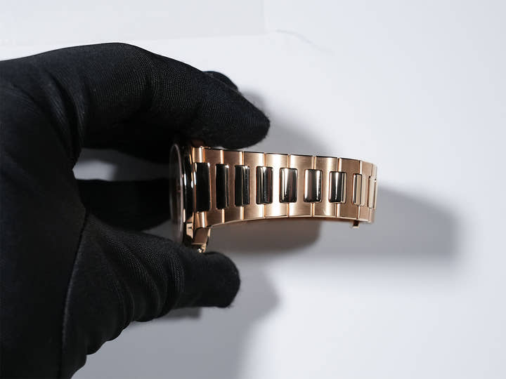 Patek Philippe Nautilus Ref. 7118/1R-001 Rose Gold with Silver Opaline Dial, Excellent Condition ijwu2fa3