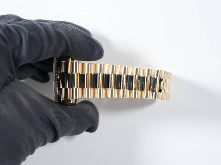 Rolex Day-Date Ref. 118348 Yellow Gold Pavé Diamond and 10 Ruby Dial, Excellent Condition, 3r5upnkr