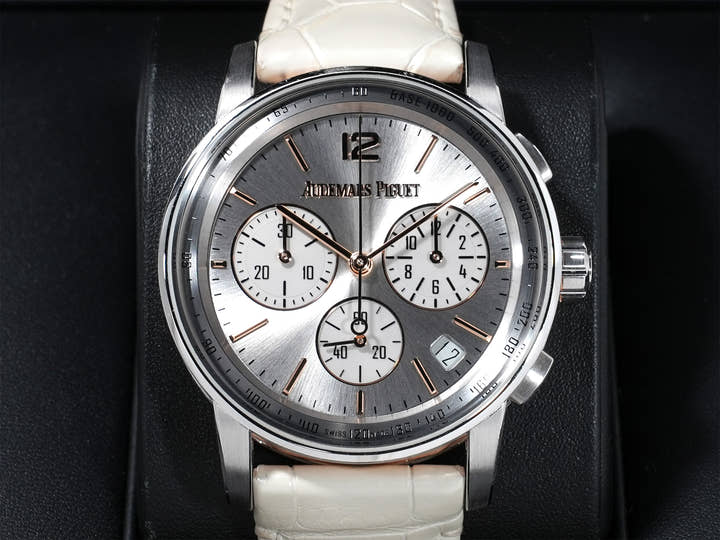 オーデマピゲ CODE 11.59 バイ オーデマ ピゲ クロノグラフ Ref.26393CR.OO.A009CR.01 ホワイトゴールド/ピンクゴールド シルバー文字盤 中古 m4amotzo