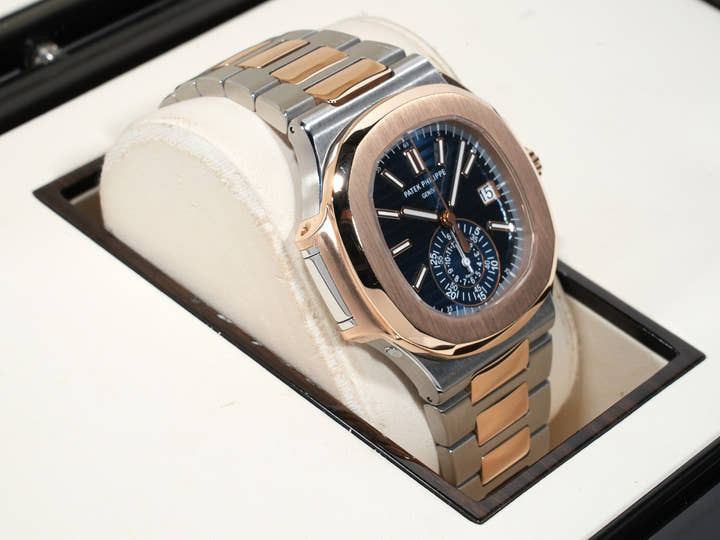 パテックフィリップ ノーチラス クロノグラフ Ref.5980/1AR-001 ステンレススチール/ローズゴールド ブルー文字盤 中古 hazxvdjg