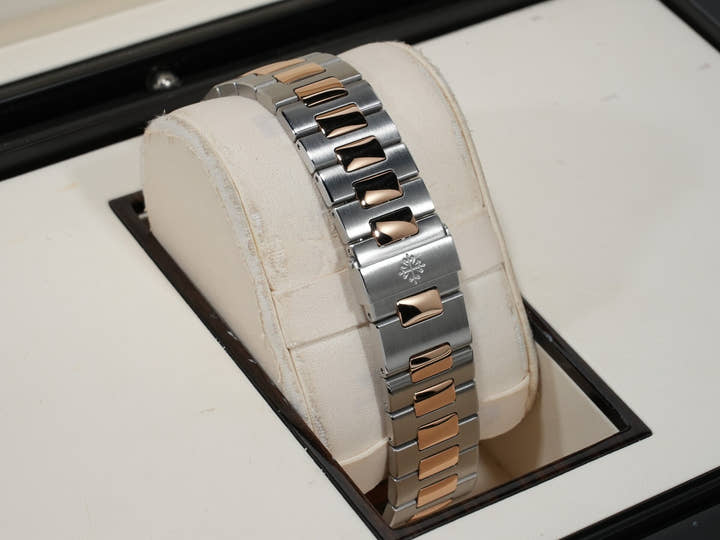 パテックフィリップ ノーチラス クロノグラフ Ref.5980/1AR-001 ステンレススチール/ローズゴールド ブルー文字盤 中古 hazxvdjg