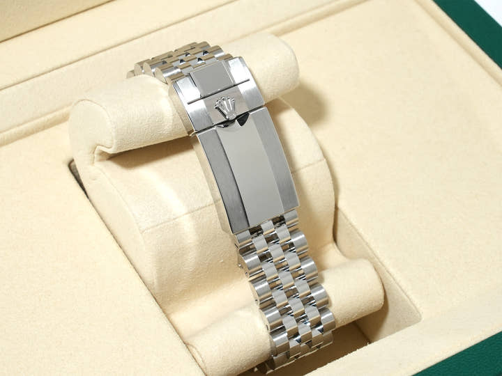 Rolex GMT-Master II Ref. 126710GRNR Stainless Steel Black Dial Jubilee Bracelet Unused o7h2p9sb