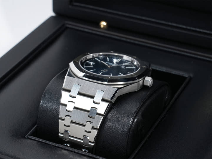 オーデマピゲ ロイヤルオーク ジャンボ エクストラ シン Ref.15202ST.OO.1240ST.01 ステンレススチール ブルー文字盤 美中古 fidmr7zx