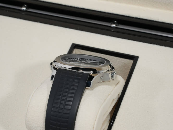 パテックフィリップ アクアノート トラベルタイム Ref.5164A-001 ステンレススチール ブラック文字盤 中古 gfiuodyr