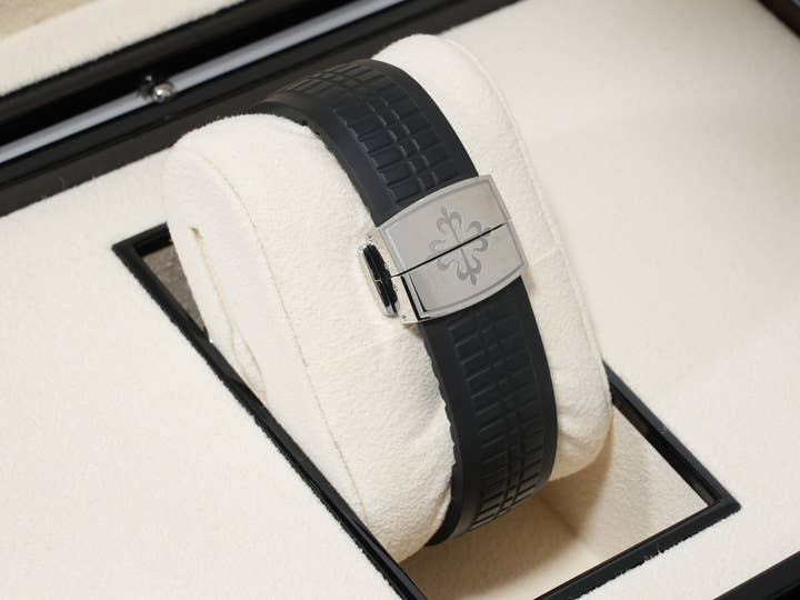 パテックフィリップ アクアノート トラベルタイム Ref.5164A-001 ステンレススチール ブラック文字盤 中古 gfiuodyr