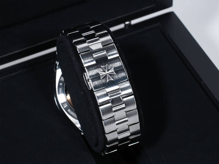 Vacheron Constantin Overseas Dual Time Ref. 7900V/110A-B334 Stainless Steel Blue Dial Pre-owned p6apwm48