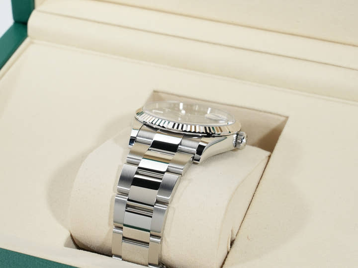 ロレックス デイトジャスト36 Ref.126234 ステンレススチール/ホワイトゴールド ブラック文字盤 オイスターブレスレット 極美品 oa8b8jg6