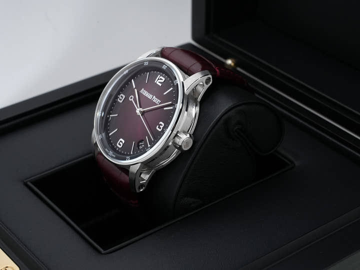 オーデマピゲ CODE 11.59 バイ オーデマ ピゲ Ref.15210BC.OO.A068CR.01 ホワイトゴールド スモークバーガンディラッカー文字盤 美品 bafgx8e5