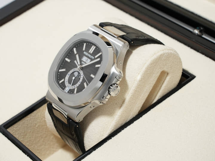 パテックフィリップ ノーチラス アニュアルカレンダー ムーンフェイズ Ref.5726A-001 ステンレススチール ブラック文字盤 未使用 5sha6t56