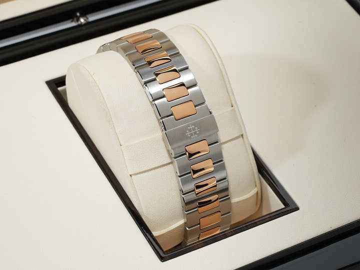 Patek Philippe Nautilus Chronograph Ref. 5980/1AR-001 Stainless Steel/Rose Gold Blue Dial Excellent Condition i5wfdggn