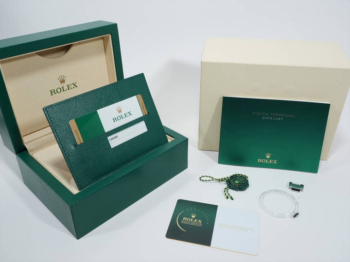 Rolex Datejust 41 Ref. 126300 Stainless Steel Bright Blue Dial Oyster Bracelet Excellent Condition r7jr3cmd