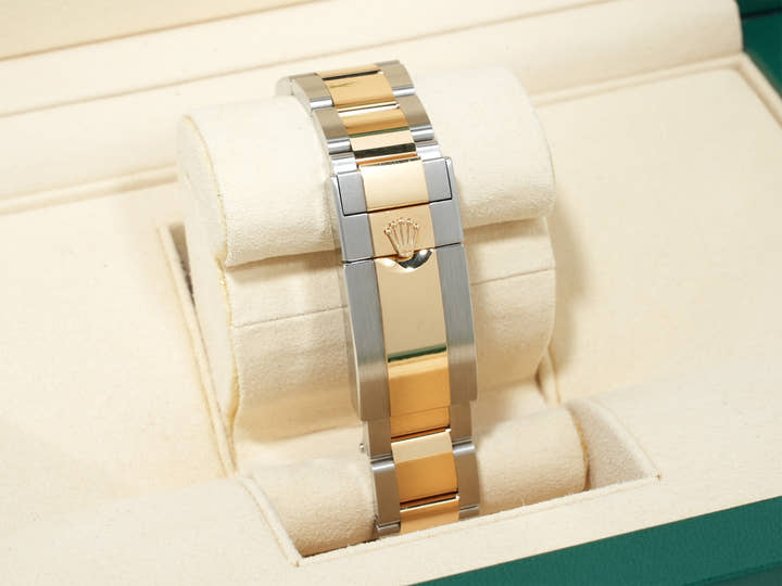 Rolex GMT-Master II Ref. 116713LN Stainless Steel/Yellow Gold Black Dial Oyster Bracelet Pre-owned jyv4owq4