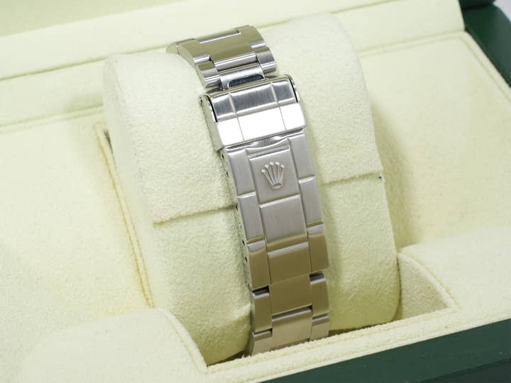 Rolex Submariner Date Ref. 16610LV Stainless Steel Black Dial Pre-owned pgdr3c4w