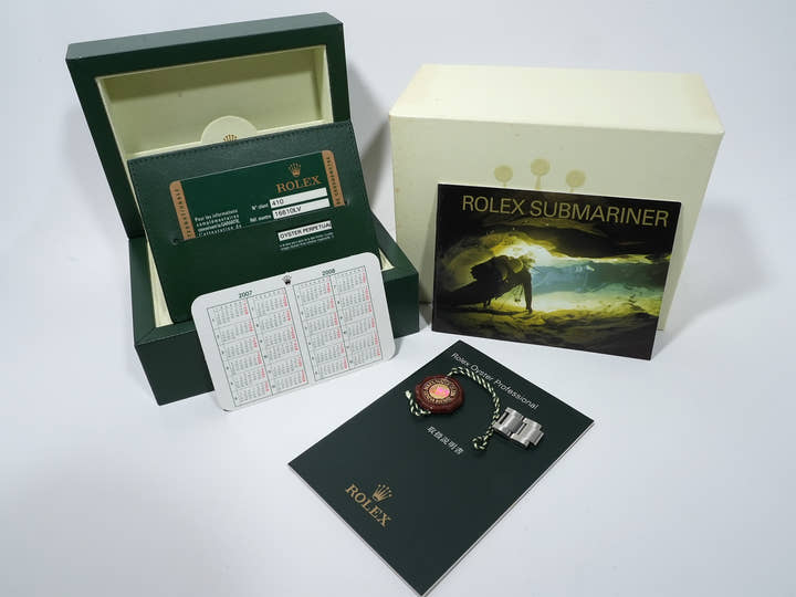 Rolex Submariner Date Ref. 16610LV Stainless Steel Black Dial Pre-owned pgdr3c4w