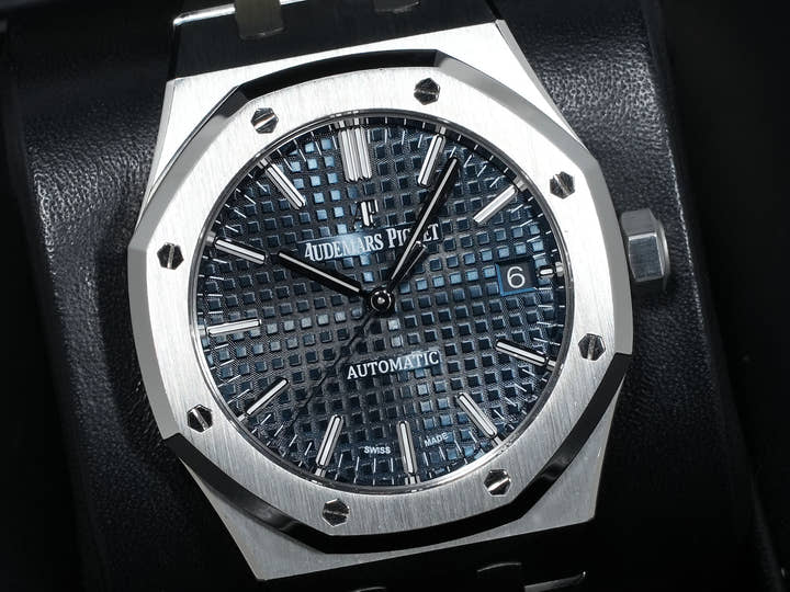 Audemars Piguet Royal Oak Ref. 15450ST.OO.1256ST.03 Stainless Steel Blue Dial Excellent Condition a7bo56ij