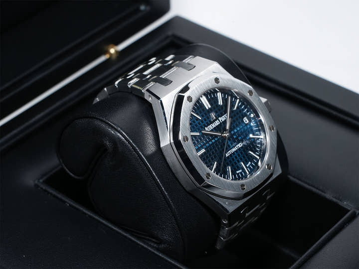 Audemars Piguet Royal Oak Ref. 15450ST.OO.1256ST.03 Stainless Steel Blue Dial Excellent Condition a7bo56ij