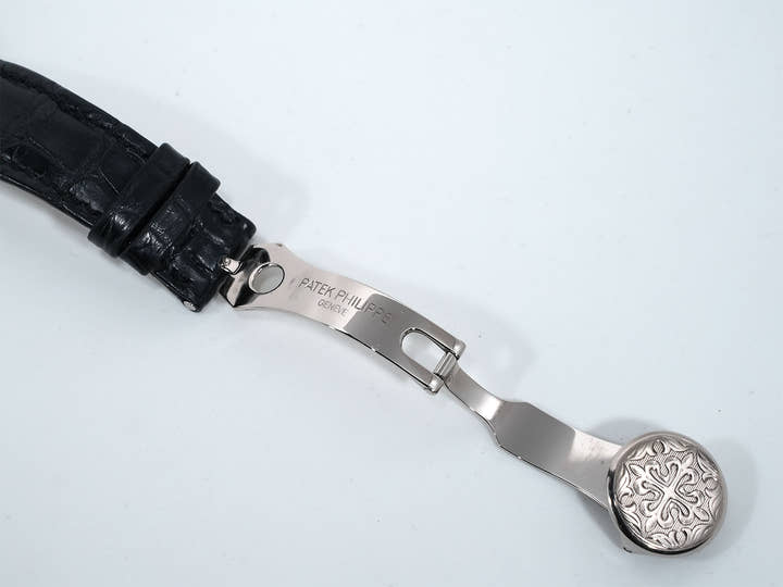 Patek Philippe Perpetual Calendar Retrograde Ref. 5160/500G-001 White Gold Silver Dial Pre-owned trvd2sti