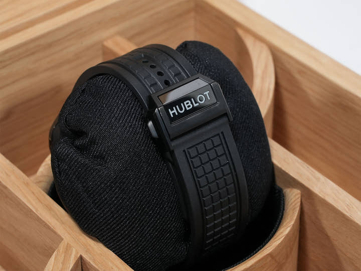 ウブロ スクエアバン ウニコ ブラックマジック Ref.821.CI.0170.RX ブラックセラミック スケルトン文字盤 美品 w9qejdu6