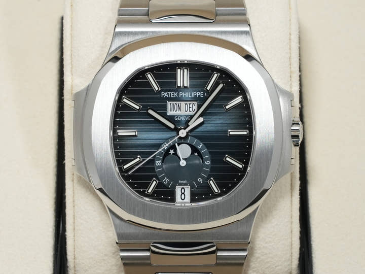 パテックフィリップ ノーチラス アニュアルカレンダー ムーンフェイズ Ref.5726/1A-014 ステンレススチール ブルー、ブラックグラデーション文字盤 極美品 86a3v4ek