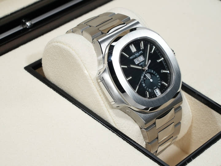 パテックフィリップ ノーチラス アニュアルカレンダー ムーンフェイズ Ref.5726/1A-014 ステンレススチール ブルー、ブラックグラデーション文字盤 極美品 86a3v4ek