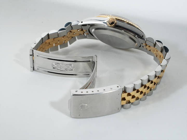 Pre-owned Rolex Datejust 36 with TIFFANY double name, Ref. 16233, stainless steel/yellow gold, champagne dial, ezoq67dh