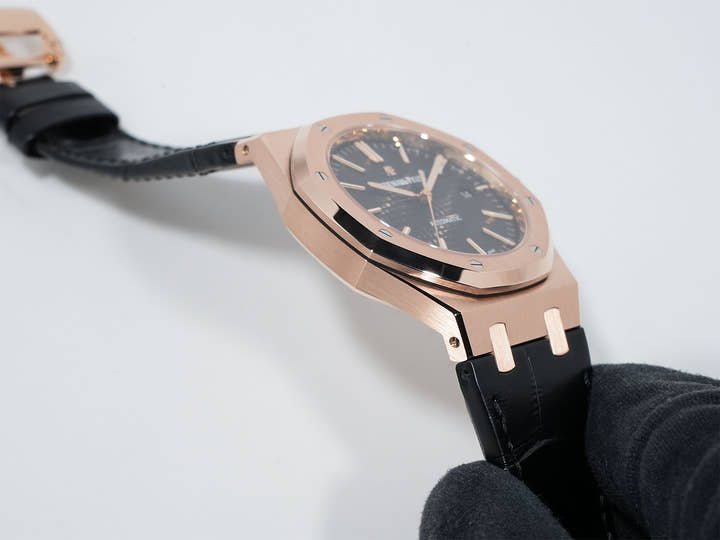 Audemars Piguet Royal Oak Ref. 15400OR.OO.D002CR.01 Pink Gold Black Dial Pre-owned kk9pfqiv