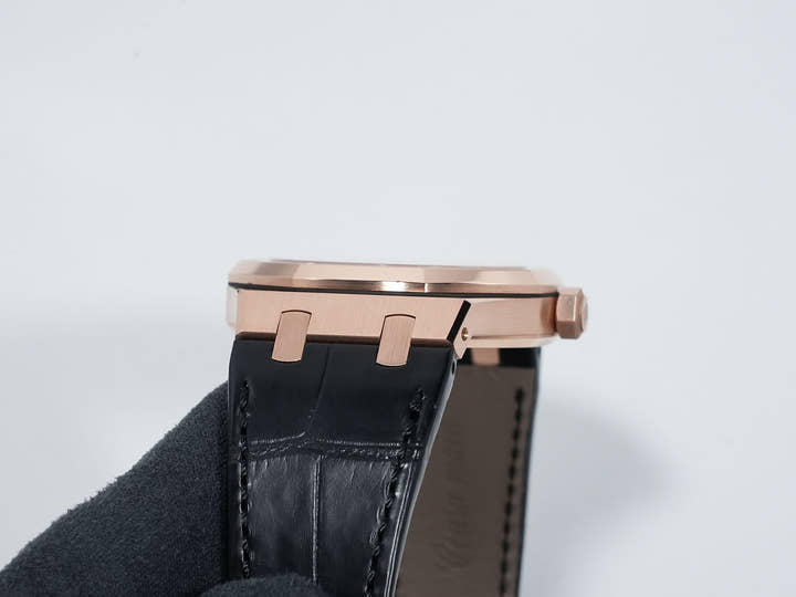 Audemars Piguet Royal Oak Ref. 15400OR.OO.D002CR.01 Pink Gold Black Dial Pre-owned kk9pfqiv