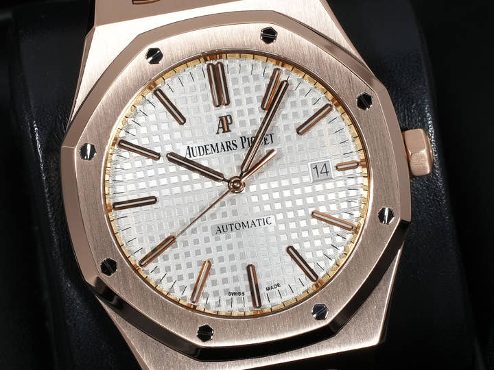 Audemars Piguet Royal Oak Ref. 15400OR.OO.D088CR.01 Pink Gold Silver Dial Excellent Condition vot58uh9
