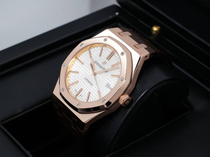 Audemars Piguet Royal Oak Ref. 15400OR.OO.D088CR.01 Pink Gold Silver Dial Excellent Condition vot58uh9