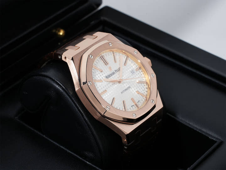 Audemars Piguet Royal Oak Ref. 15400OR.OO.D088CR.01 Pink Gold Silver Dial Excellent Condition vot58uh9