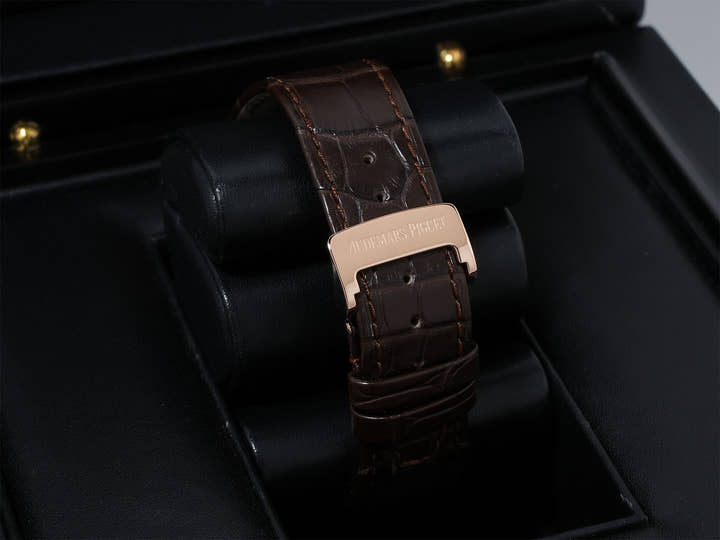 Audemars Piguet Royal Oak Ref. 15400OR.OO.D088CR.01 Pink Gold Silver Dial Excellent Condition vot58uh9