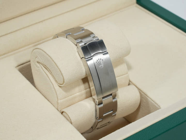 Rolex Oyster Perpetual 31 Ref. 277200 Stainless Steel Celebration Motif Dial Unused zn983qym