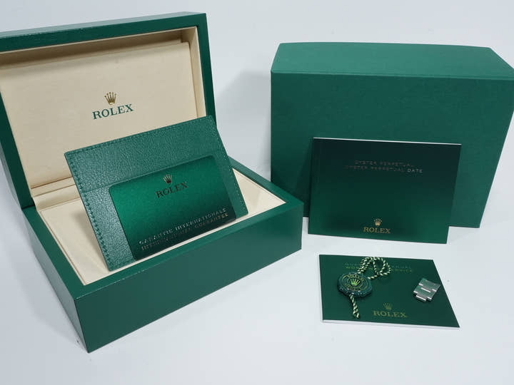 Rolex Oyster Perpetual 31 Ref. 277200 Stainless Steel Celebration Motif Dial Unused zn983qym